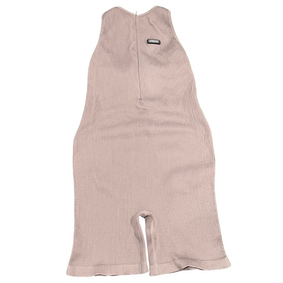 Vanquish Fitness Ribbed Size Medium Mauve Back Keyhole Zip Front Body Suit NWOT - Picture 1 of 4